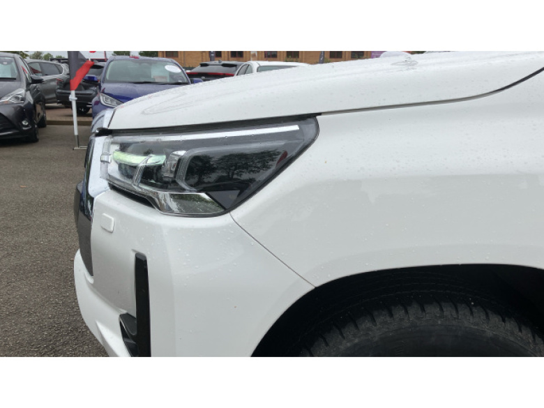 Toyota Hilux Diesel Invincible D/Cab Pick Up 2.8 D-4D Auto